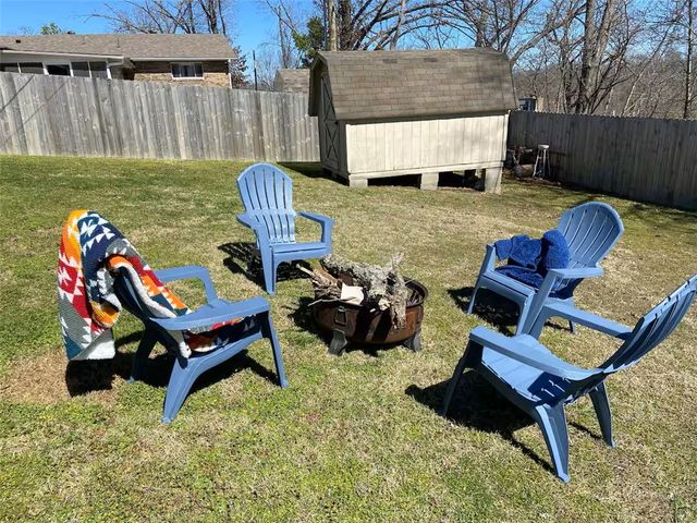 2004 Oakwood Avenue, Bentonville, AR 72712