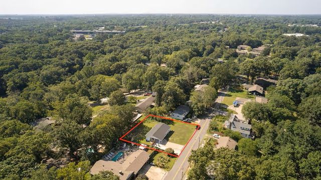2004 Oakwood Avenue, Bentonville, AR 72712