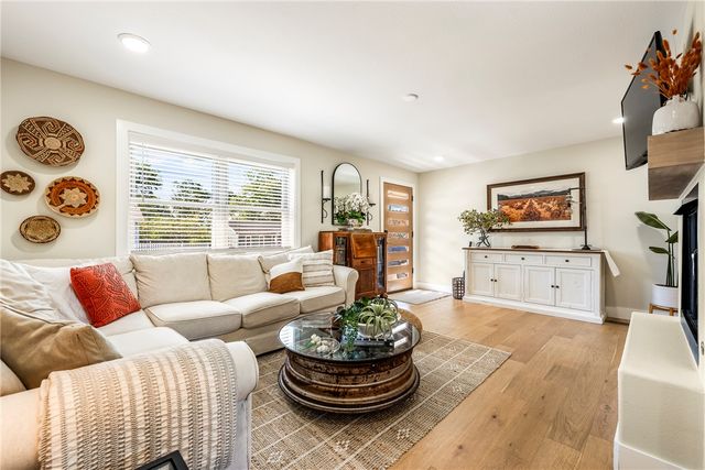 2004 Oakwood Avenue, Bentonville, AR 72712