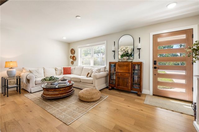 2004 Oakwood Avenue, Bentonville, AR 72712