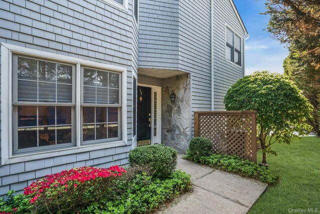 30 Lakebridge Drive S, Kings Park, NY 11754
