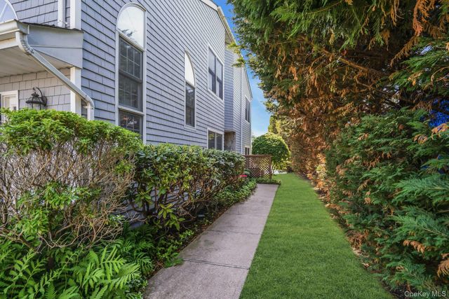 30 Lakebridge Drive S, Kings Park, NY 11754