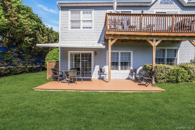 30 Lakebridge Drive S, Kings Park, NY 11754