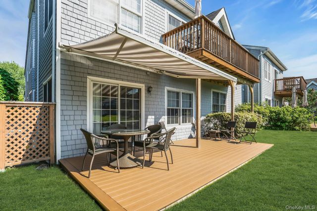30 Lakebridge Drive S, Kings Park, NY 11754