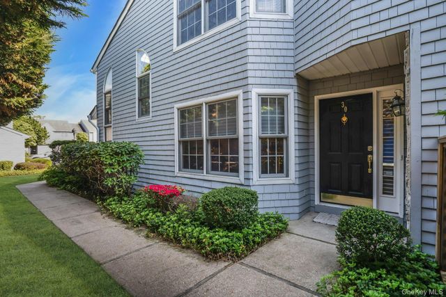 30 Lakebridge Drive S, Kings Park, NY 11754