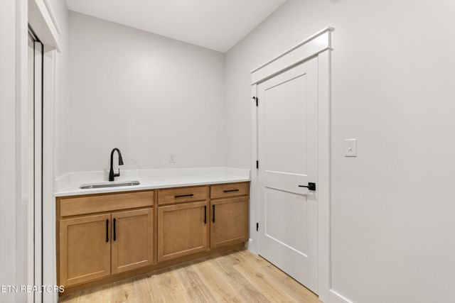 927 Herbert Drive, Greenback, TN 37742