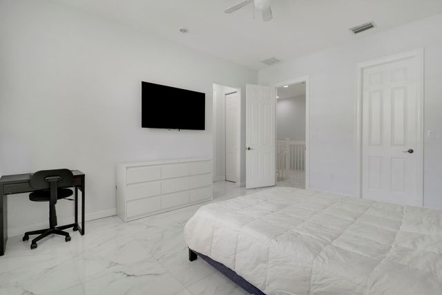 880 Millbrae Court 3, West Palm Beach, FL 33401