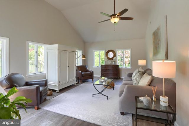 1365 SUNSET DR, Lancaster, PA 17601