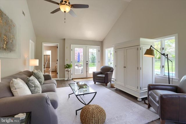 1365 SUNSET DR, Lancaster, PA 17601