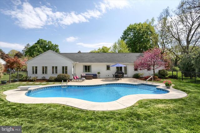 1365 SUNSET DR, Lancaster, PA 17601