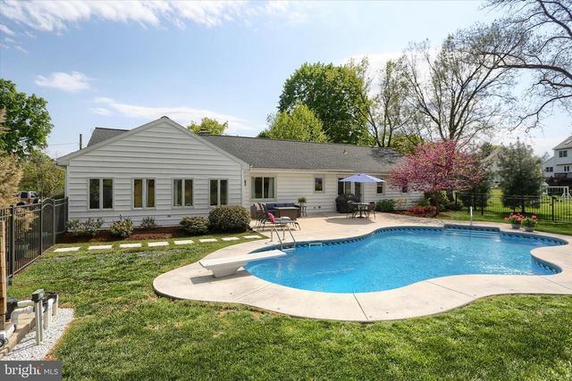 1365 SUNSET DR, Lancaster, PA 17601