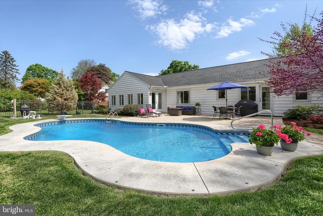 1365 SUNSET DR, Lancaster, PA 17601