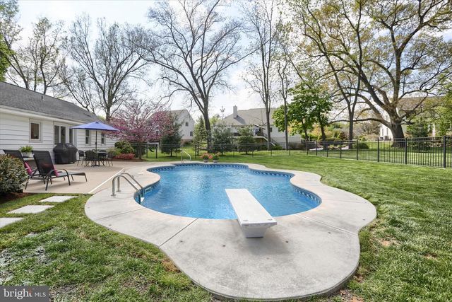 1365 SUNSET DR, Lancaster, PA 17601