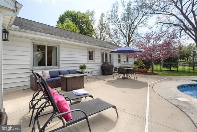 1365 SUNSET DR, Lancaster, PA 17601
