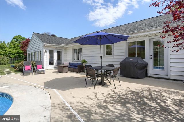 1365 SUNSET DR, Lancaster, PA 17601