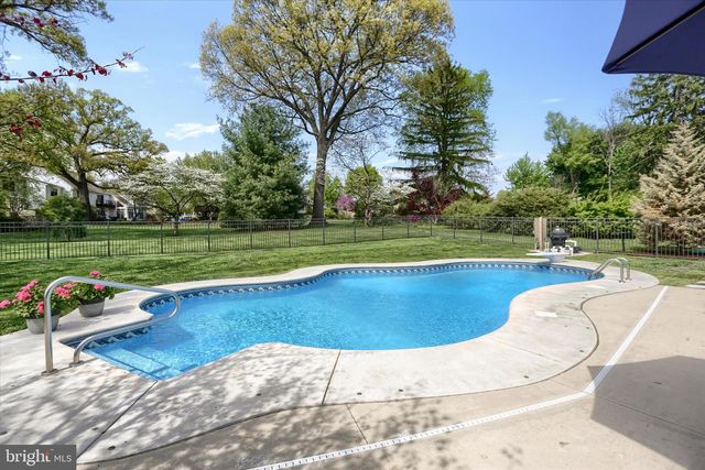 1365 SUNSET DR, Lancaster, PA 17601