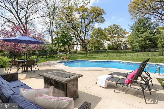 1365 SUNSET DR, Lancaster, PA 17601