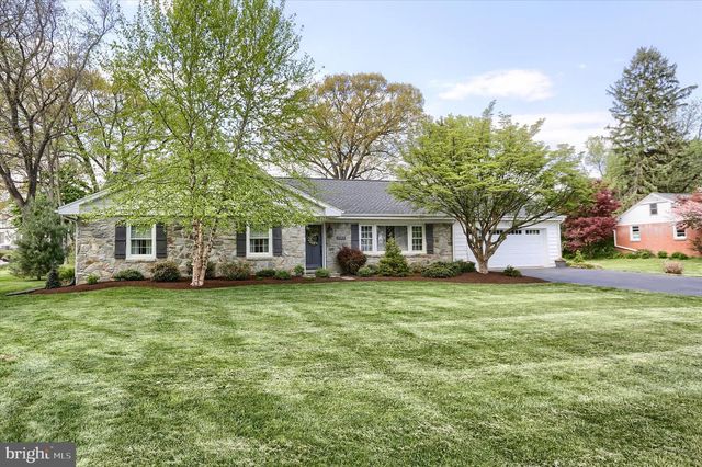 1365 SUNSET DR, Lancaster, PA 17601