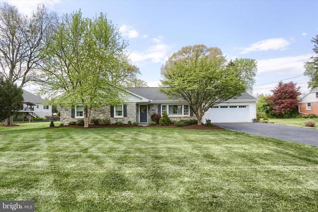 1365 SUNSET DR, Lancaster, PA 17601