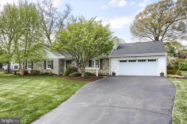1365 SUNSET DR, Lancaster, PA 17601