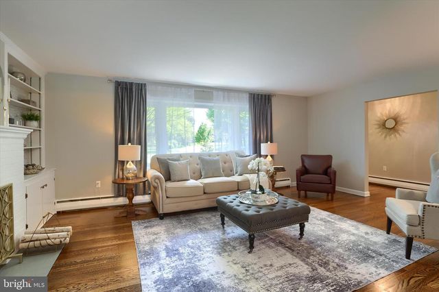 1365 SUNSET DR, Lancaster, PA 17601