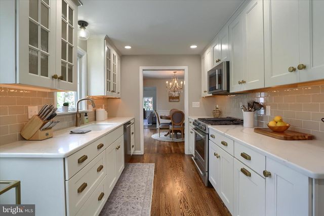 1365 SUNSET DR, Lancaster, PA 17601