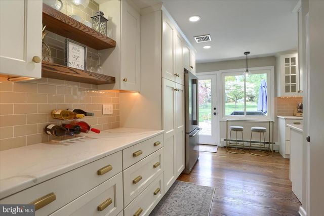 1365 SUNSET DR, Lancaster, PA 17601