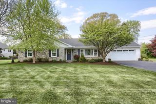 1365 SUNSET DR, Lancaster, PA 17601