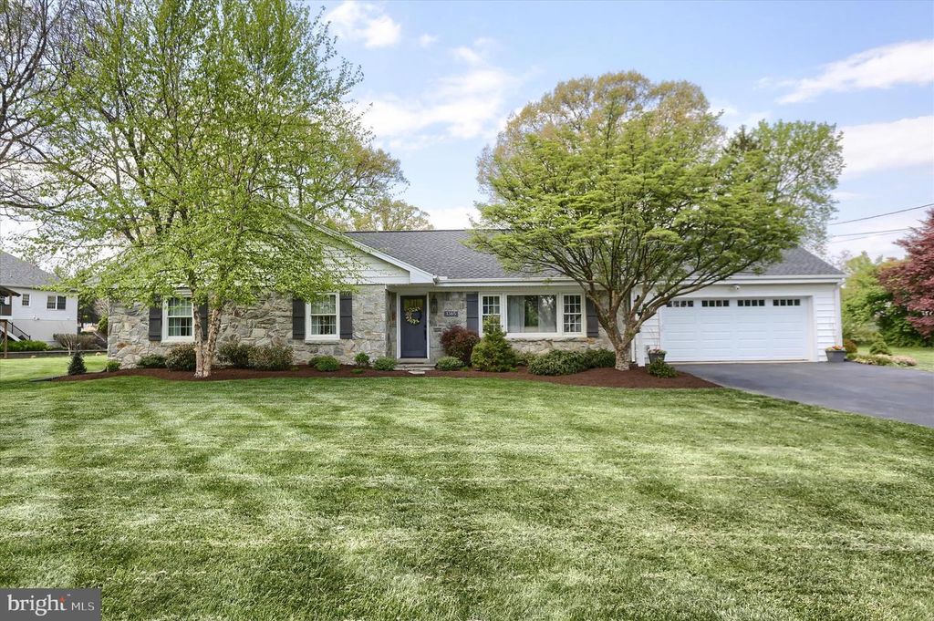 1365 SUNSET DR, Lancaster, PA 17601