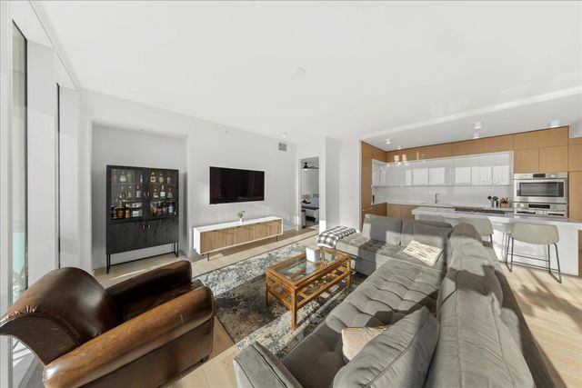 313 W 17th ST 1204, Austin, TX 78701