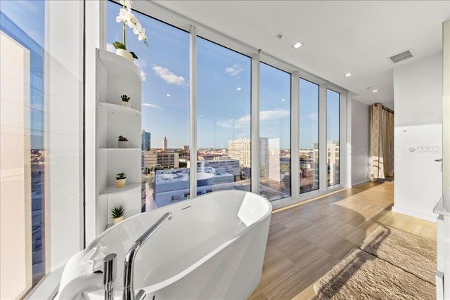 313 W 17th ST 1204, Austin, TX 78701