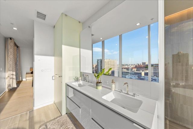 313 W 17th ST 1204, Austin, TX 78701