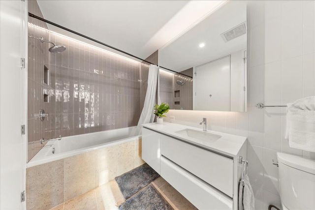 313 W 17th ST 1204, Austin, TX 78701