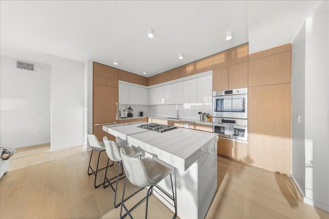 313 W 17th ST 1204, Austin, TX 78701