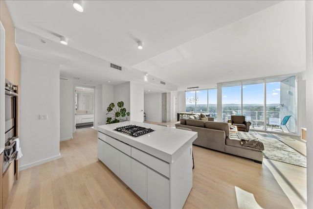 313 W 17th ST 1204, Austin, TX 78701