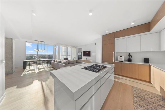 313 W 17th ST 1204, Austin, TX 78701