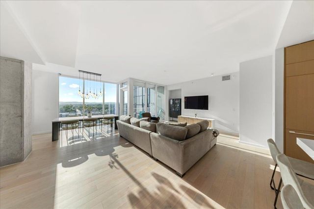 313 W 17th ST 1204, Austin, TX 78701