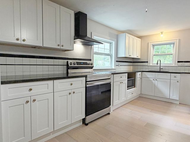 75-77 Dale St 77, Waltham, MA 02451
