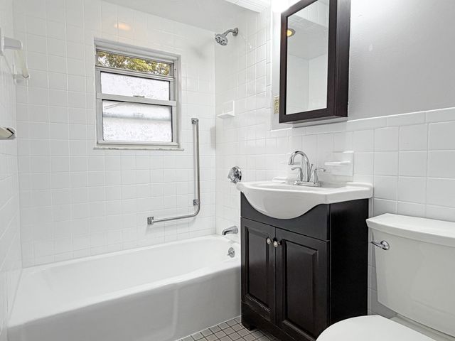 75-77 Dale St 77, Waltham, MA 02451
