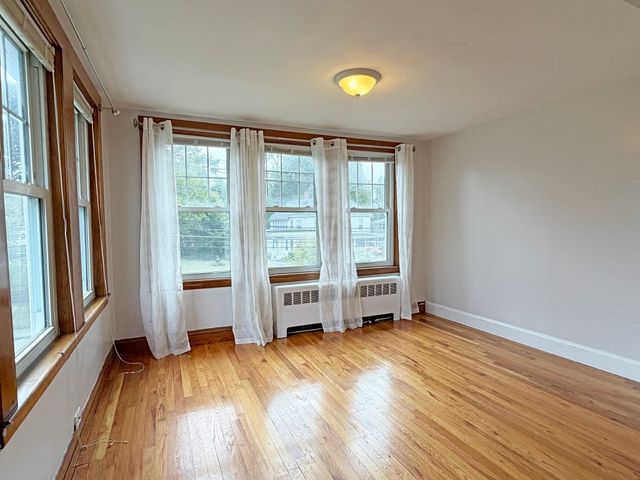 75-77 Dale St 77, Waltham, MA 02451