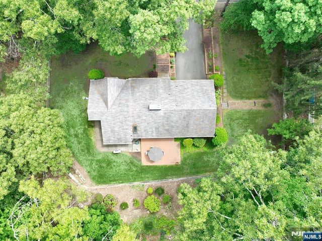 908 N Monroe Street, Midland Park, NJ 07432
