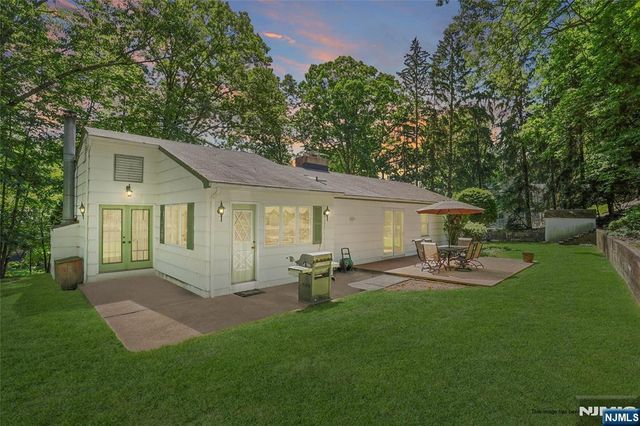 908 N Monroe Street, Midland Park, NJ 07432