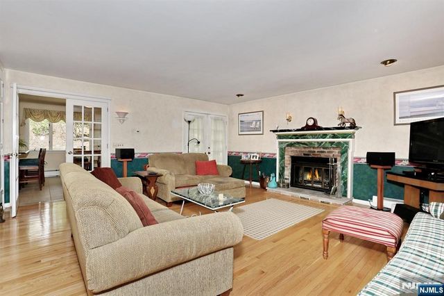 908 N Monroe Street, Midland Park, NJ 07432