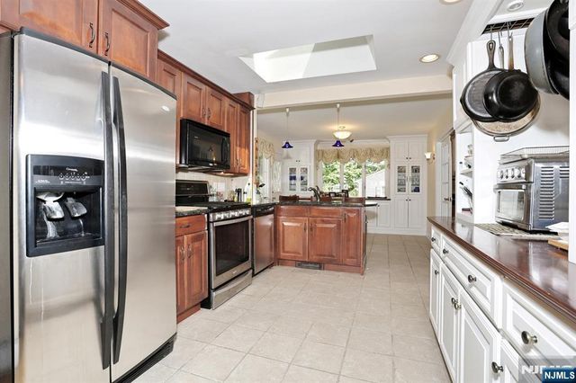 908 N Monroe Street, Midland Park, NJ 07432