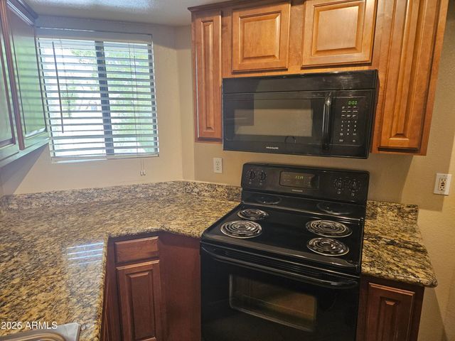 835 N GRANITE REEF Road 6A, Scottsdale, AZ 85257
