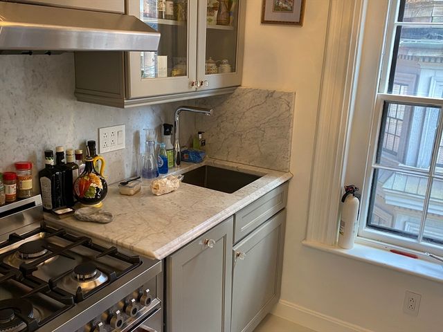 88 Mount Vernon 32, Boston, MA 02108