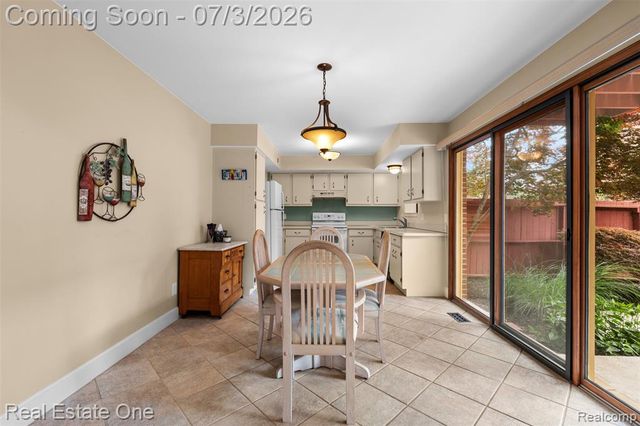 42185 Lochmoor Street, Clinton Township, MI 48038