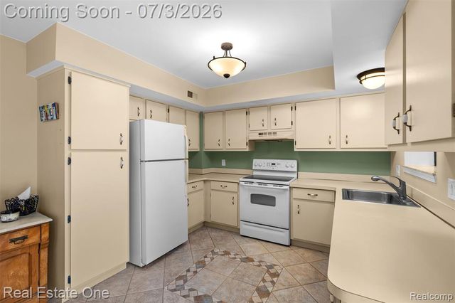 42185 Lochmoor Street, Clinton Township, MI 48038