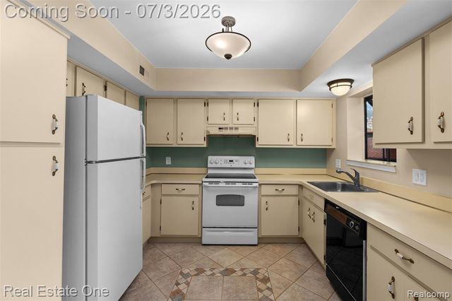 42185 Lochmoor Street, Clinton Township, MI 48038