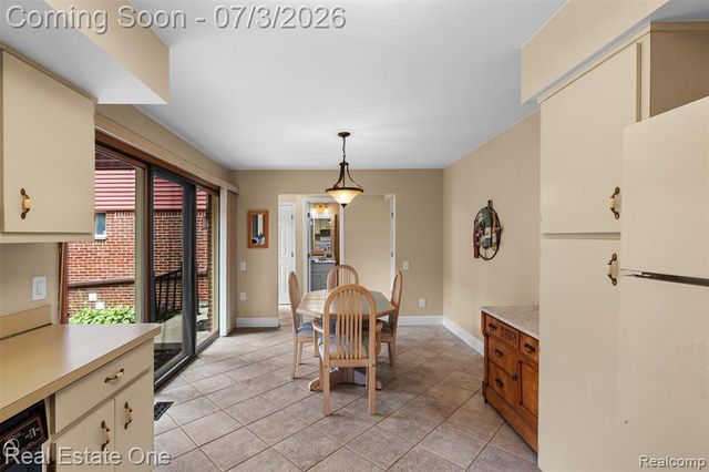 42185 Lochmoor Street, Clinton Township, MI 48038